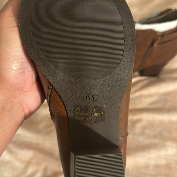 Brown ankle booties - Picture 5 of 6